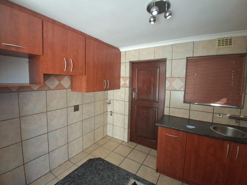 To Let 2 Bedroom Property for Rent in Peerless Park Western Cape